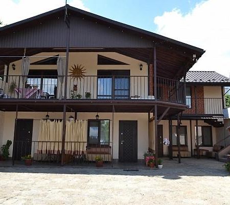 Гостевой дом SunRise Каменец-Подольский Экстерьер фото